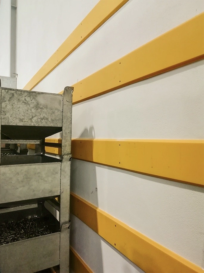 Žlutá okopová deska WallProtec Premium chránící stěnu před paletou