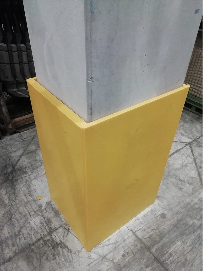 Žlutá okopová deska WallProtec Premium na betonovém sloupu