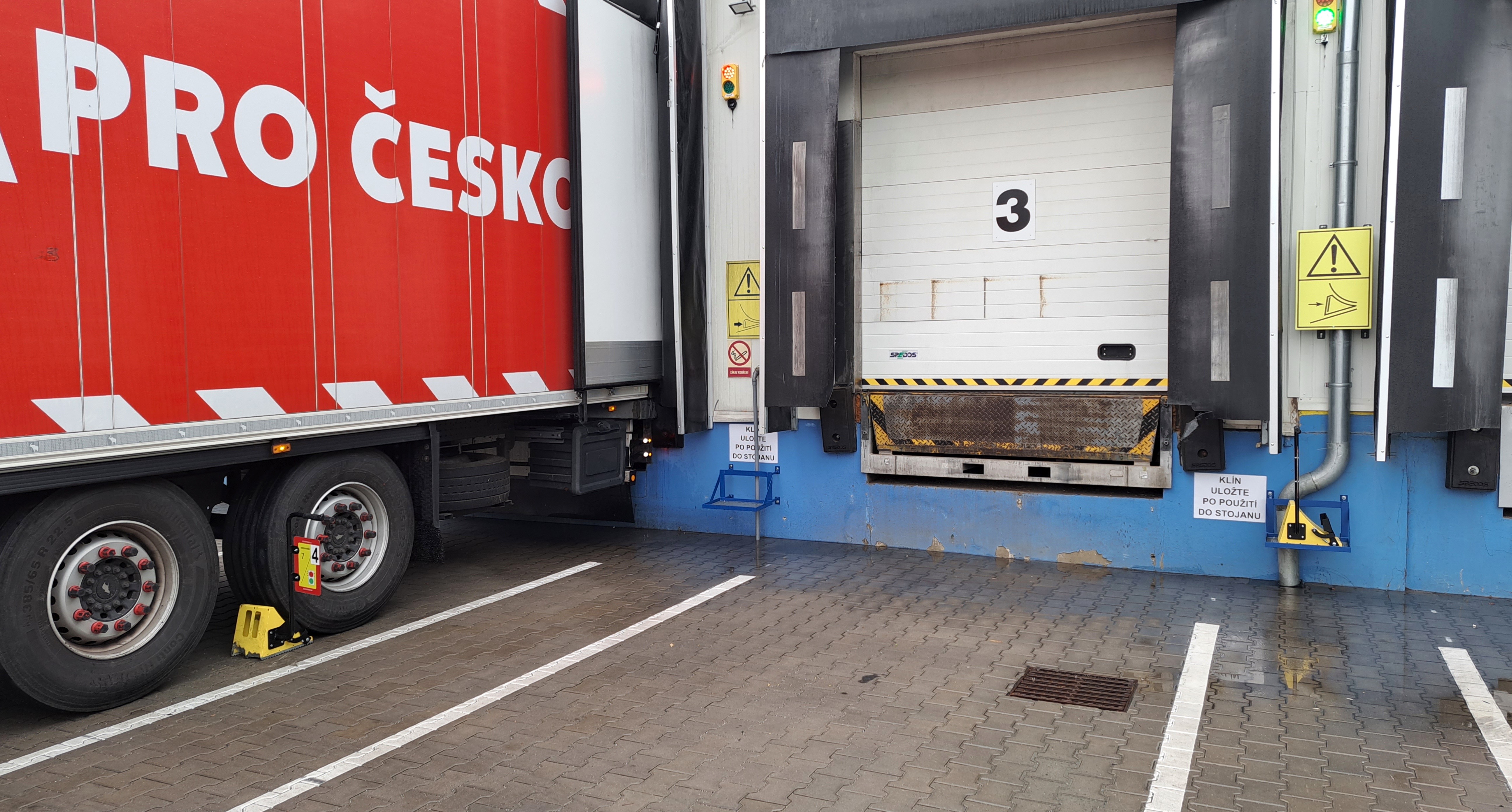 Zamezení předčasného odjezdu kamionu