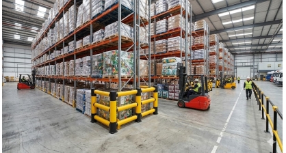 Neviditelný strážce vašich zisků: Proč jsou bezpečnostní zábrany srdcem moderního skladu?