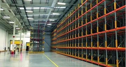 Průvodce nákupem a instalací ochrany regálů: Jak vybrat bezpečnostní zábrany, které opravdu fungují