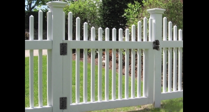 Polymerové kování pro brány a branky – bezúdržbové, odolné a bezpečné řešení