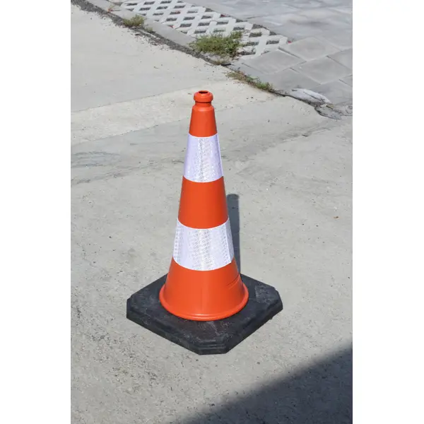 Dopravní kužel Highway – v. 750 mm, 2× reflexní pruh třídy 2