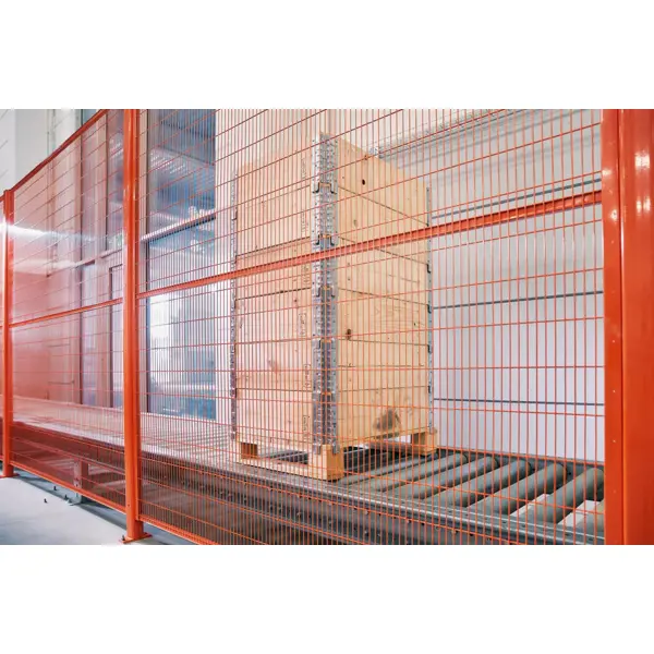 Drátěné a ocelové příčky Modul Vario o délce 15 m a více – pletivo 100×20 mm, drát pr. 2,5 mm, stojka 60×60×2350 mm, pozink, v. 2350 mm