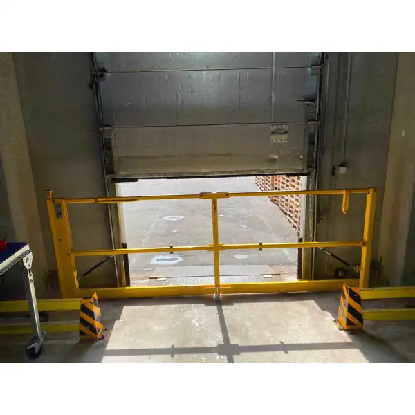 Dvousegmentová zvedací brána na rampu – ocel, š. 2000 mm, světlá š. 1500 mm