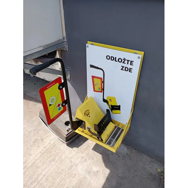 iStop – zakládací klín pod kola se signalizací