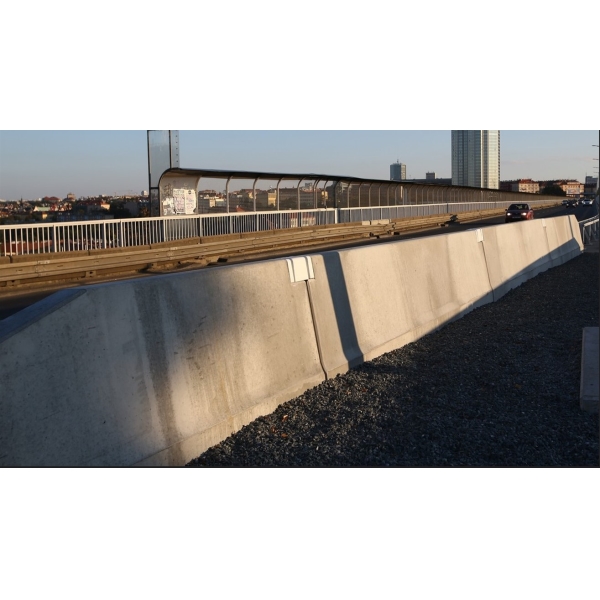 Jednostranné silniční betonové svodidlo TYP100 – průběžný díl, 4000×549×1000 mm