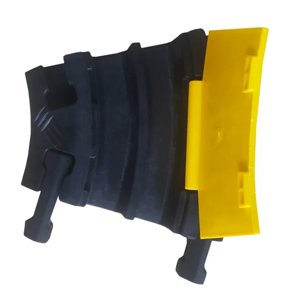 Kabelový přejezd, most 1t, rohový díl pravý 30° – 250×50 mm, žluto-černá