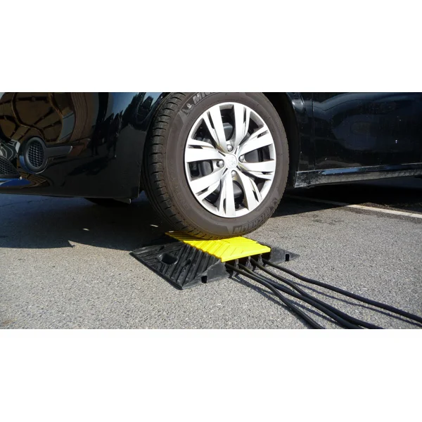 Kabelový přejezd, most 10t, koncový díl – 250×500×70 mm, černá