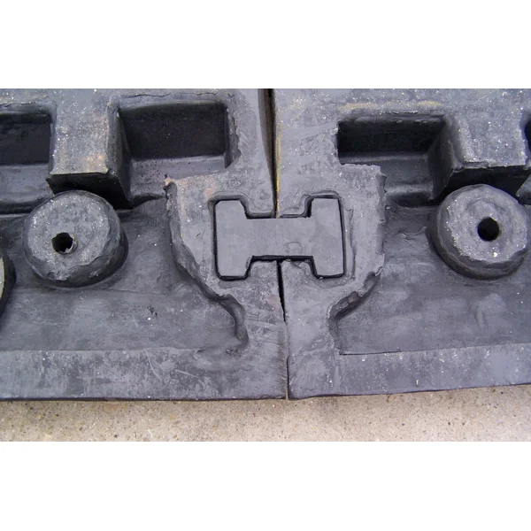 Kabelový přejezd, most 10 t, rohový díl 30° – 250×500×70 mm, žluto-černá