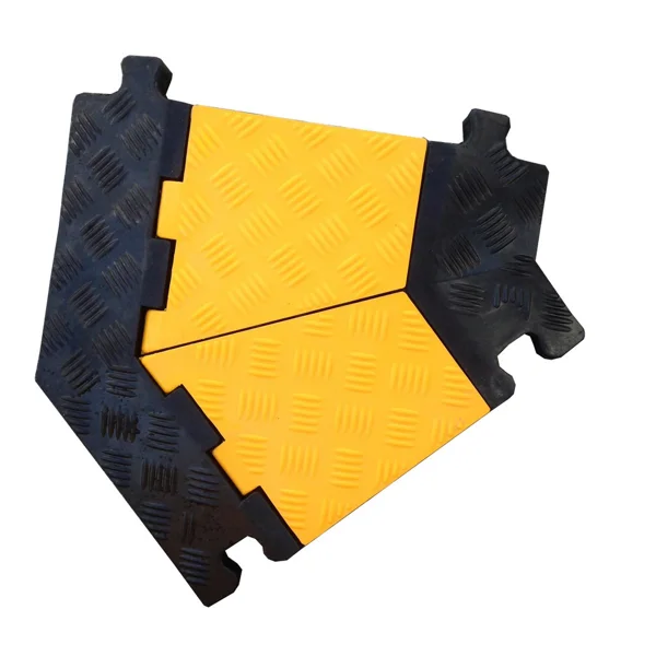 Kabelový přejezd, most 20 t, rohový díl 30° – 170×500×45 mm, žluto-černá