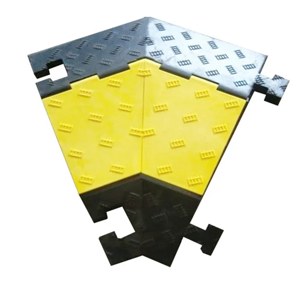 Kabelový přejezd, most 20t, rohový díl pravý 30° – 600×500×70 mm, žluto-černá