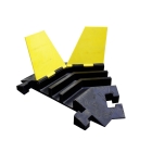 Kabelový přejezd, most 20t, rohový díl pravý 30° – 600×500×70 mm, žluto-černá