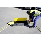 Kabelový přejezd, most 20t, rohový díl pravý 30° – 600×500×70 mm, žluto-černá