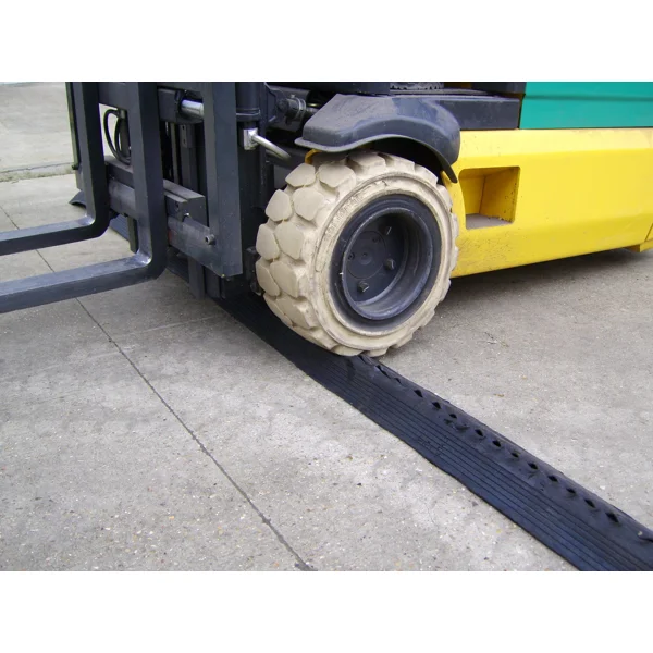 Kabelový přejezd, most 40 t – 4000×170×50 mm, černá