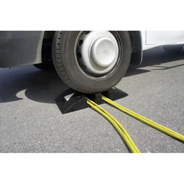 Kabelový přejezd, most 5 km/h, 40 t – 850×300×100 mm, černá