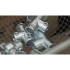 Konstrukční fitinka, spojka ocelových trubek pr. 42,4 mm – úhlový spojovací kříž 161-C42