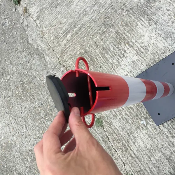 Kovový sloupek Premium 70 – v.90 cm, červeno-bílá