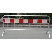 Mobilní kovová zábrana ROAD GUARD – reflexní fólie, délka 300 cm, profil 32