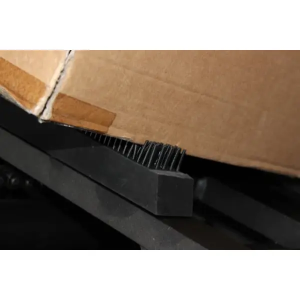 Mobilní magnetický nárazník pro manipulační techniku s gumovými štětinami – 150×100×30 mm