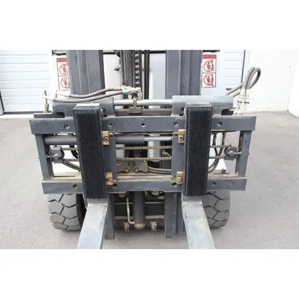 Mobilní magnetický nárazník pro manipulační techniku s gumovými štětinami – 540×120×50 mm