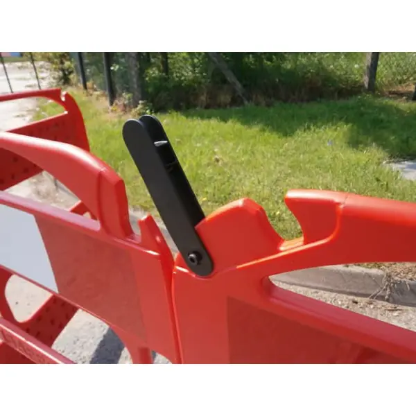 Mobilní plastová zábrana skládací Safegate, 4segmentová – červená