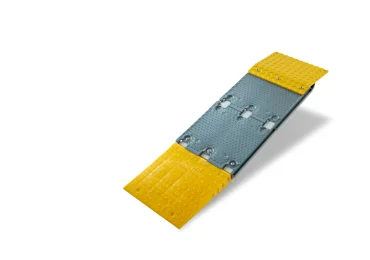 Modulární nájezdová rampa – nosnost 2 t, 1450×400×79 mm, žluto-šedá
