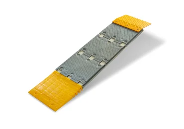 Modulární nájezdová rampa – nosnost 2 t, 1850×400×79 mm, žluto-šedá