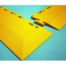 Náběhová lišta pro podlahové dlaždice Ecotile PVC – rohová, tmavě šedá, 580×80×7 mm