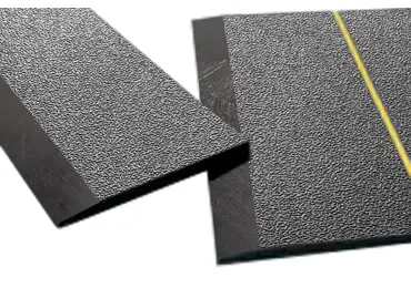 Náběhová lišta z recyklovaného PVC, StandardRecycled, 500×100×3-6 mm, zdrsněný povrch