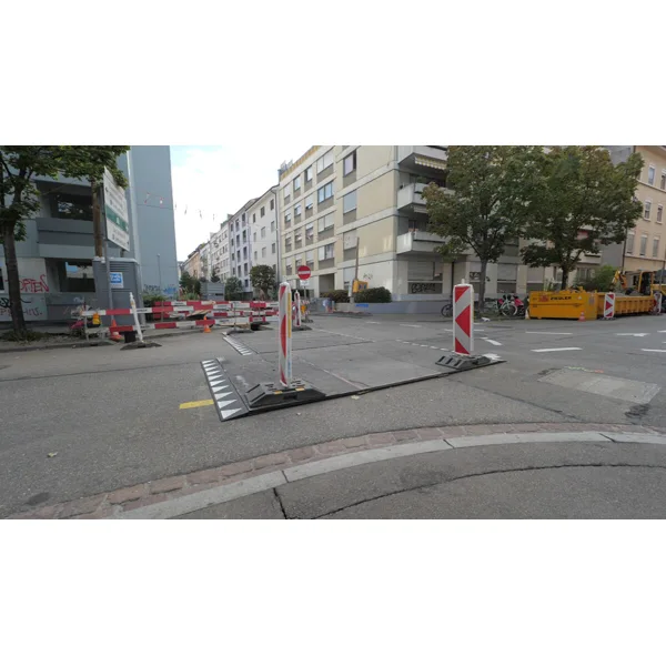 Nájezdová/náběhová hrana Silence s magnety pro ocelové přejezdové desky přes výkopy – recyklovaná pryž, černá, 400×750×42 mm