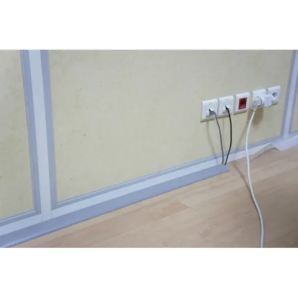 Nášlapná, pochozí ochrana kabelů, PVC – 2000×70×15 mm