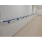 Nástěnné madlo Handrail 920 – PVC, barva standard dle vzorníku, 38 mm × 3,66 m, včetně 7 nástěnných konzol