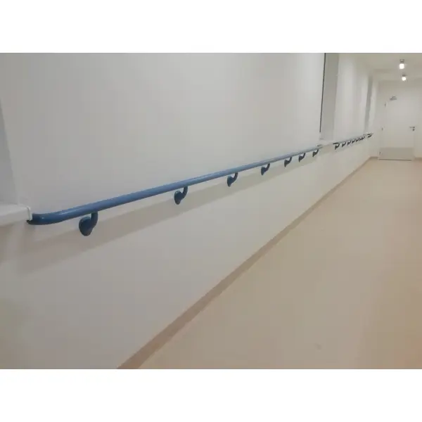 Nástěnné madlo Handrail 920 – PVC, barva standard dle vzorníku, 38 mm × 3,66 m, včetně 7 nástěnných konzol