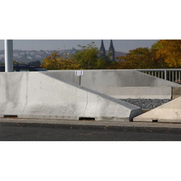 Oboustranné silniční betonové svodidlo TYP80, zkrácené – průběžný díl, 2000×695×800 mm