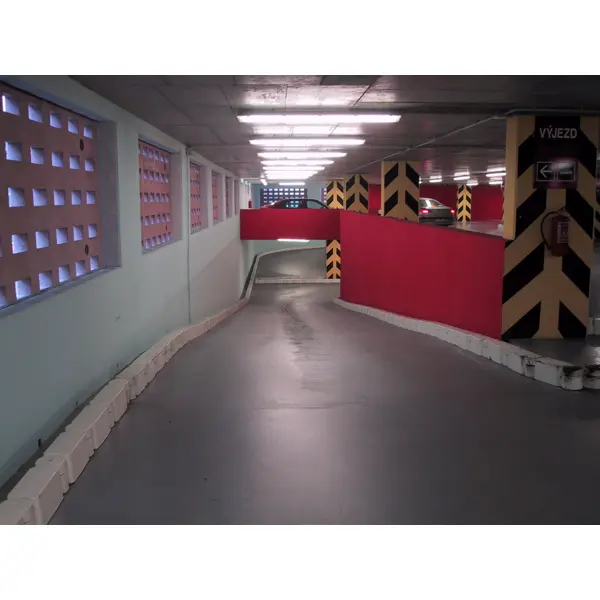 Obrubník z recyklované pryže Twist – černá, 580 mm