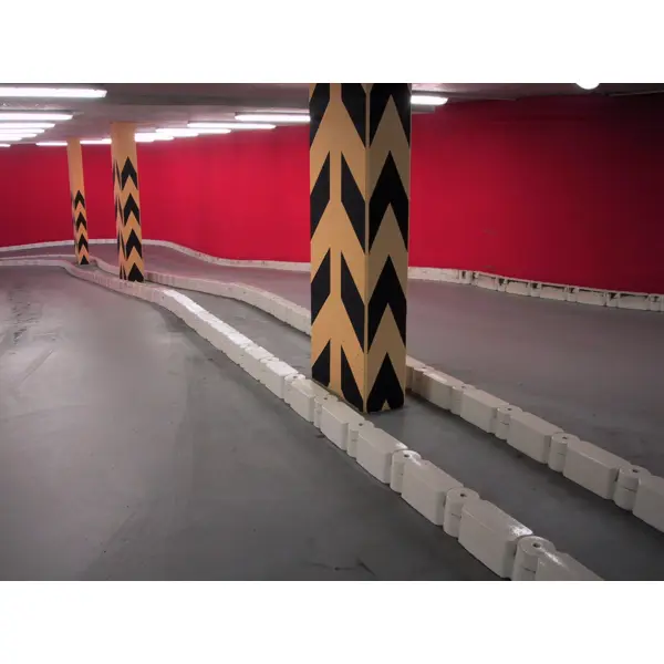 Obrubník z recyklované pryže Twist – černá, 580 mm