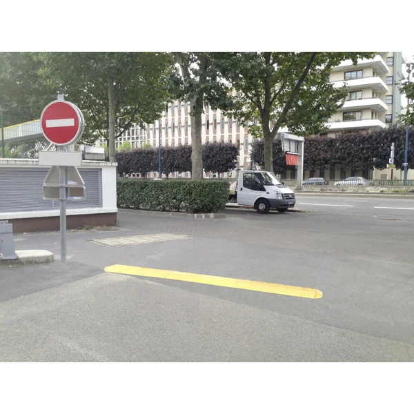 Ocelový retardér – kabelový přejezd 25 km/h, 40 t – 250×360×50 mm, žlutá