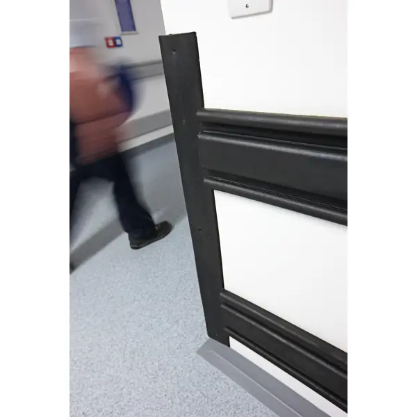 Ochrana stěn a sloupů, pryžový nárazník Rubber E – černá, 3000×200×30 mm