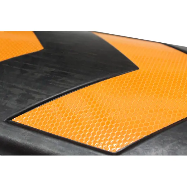 Ochrana stěn a sloupů, pryžový nárazník WallProtec Parking – černá, reflex.šipky, 800×210×35 mm