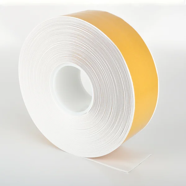 Odolná podlahová páska WT-500 se zkosenou hranou – PVC, bílá, 50 mm × 25 m