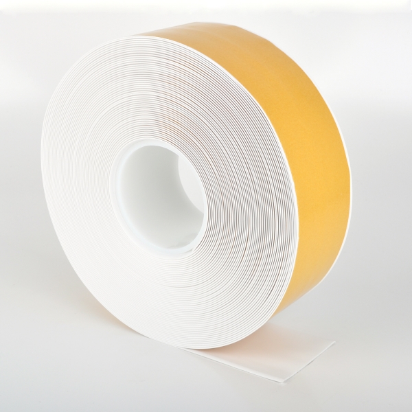Odolná podlahová páska WT-500 se zkosenou hranou – PVC, bílá, 75 mm × 10 m