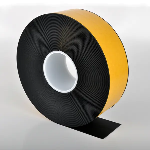 Odolná podlahová páska WT-500 se zkosenou hranou – PVC, černá, 50 mm × 25 m