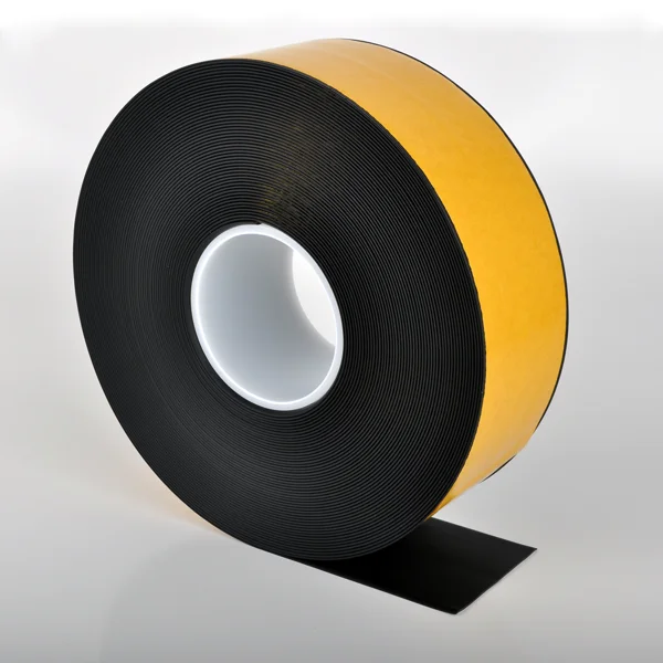 Odolná podlahová páska WT-500 se zkosenou hranou – PVC, černá, 75 mm × 25 m