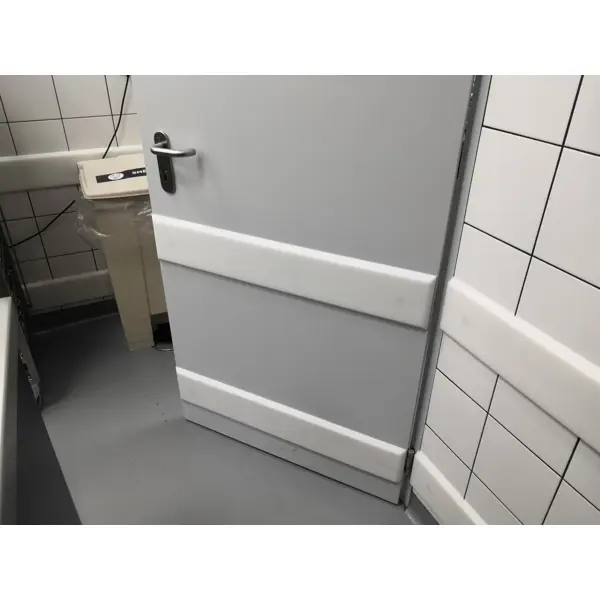 Okopová deska WallProtec Hygienic se zkosenou hranou – plast, bílá/mléčná, 2000×195 mm (1×/1×)