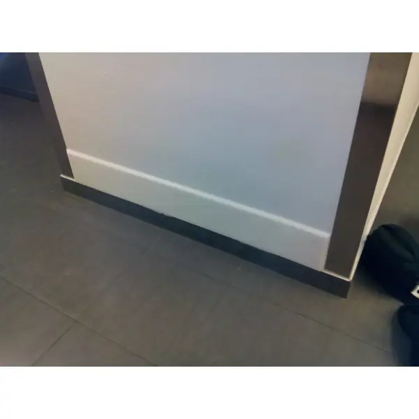 Okopová deska WallProtec Hygienic se zkosenou hranou – plast, bílá/mléčná, 2000×195 mm (1×/–)