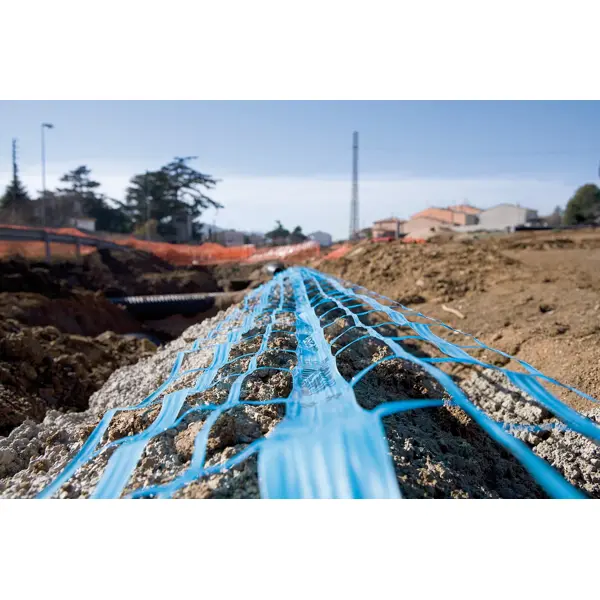 Označovací výstražná fólie a plastová síť do výkopu – červená, 20 cm × 100 m