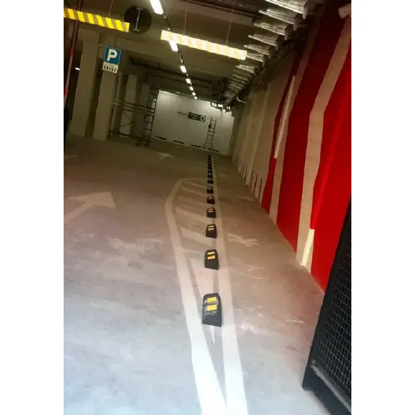 Parkovací doraz nákladních vozidel Super Stop – 150×300×1000 mm, bez kotev