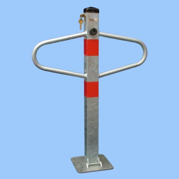Parkovací sloupek MOTÝLEK – ocel, stříbrno-červená, 800×590 mm, sklopný, zámek FAB