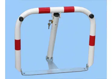 Parkovací zábrana U60 – ocel, bílo-červená, 510×600 mm, sklopná